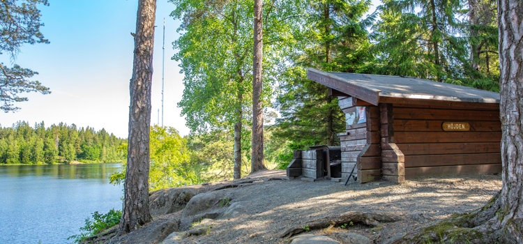 Grillplats med tillhörande vindskydd på Billingen