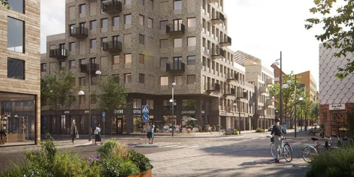 En stadsgata med höga byggnader
