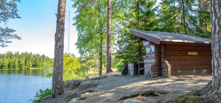 Grillplats med tillhörande vindskydd på Billingen