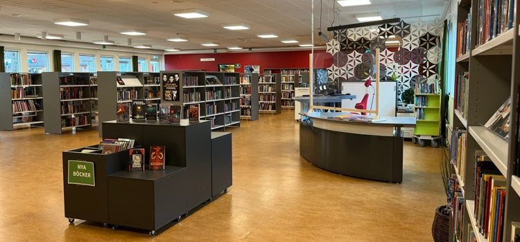 Vy från insidan av biblioteket i Stöpen